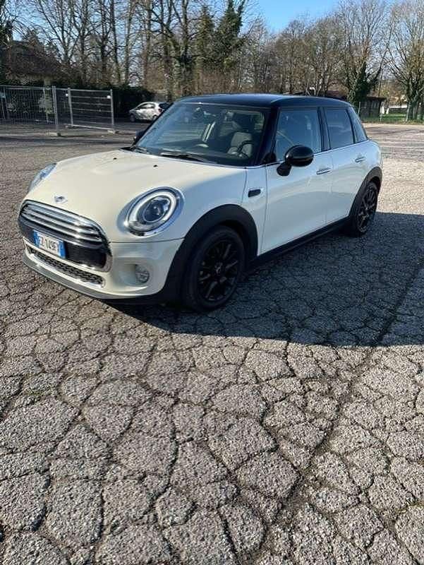 Usata Mini Cooper D Business 116 CV (85 kW) 2015 Beige Utilitaria