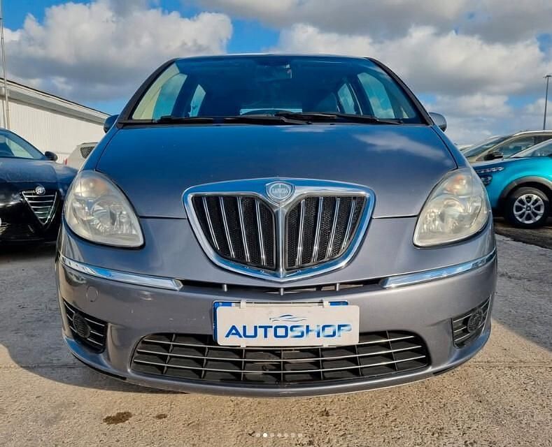 Usata Lancia Musa 90 CV (66 kW) 2009 Grigio Monovolume