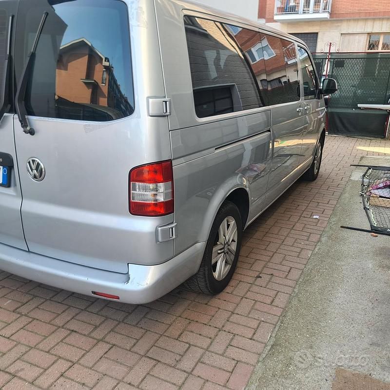 Usata VW Caravelle 140 CV (102 kW) 2012 Grigio Monovolume