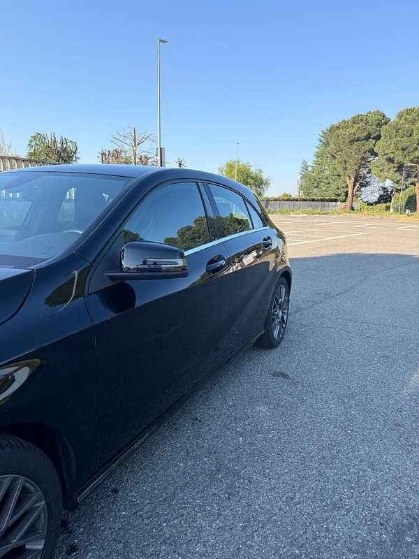 Usata Mercedes A180 109 CV (80 kW) 2017 Nero Berlina