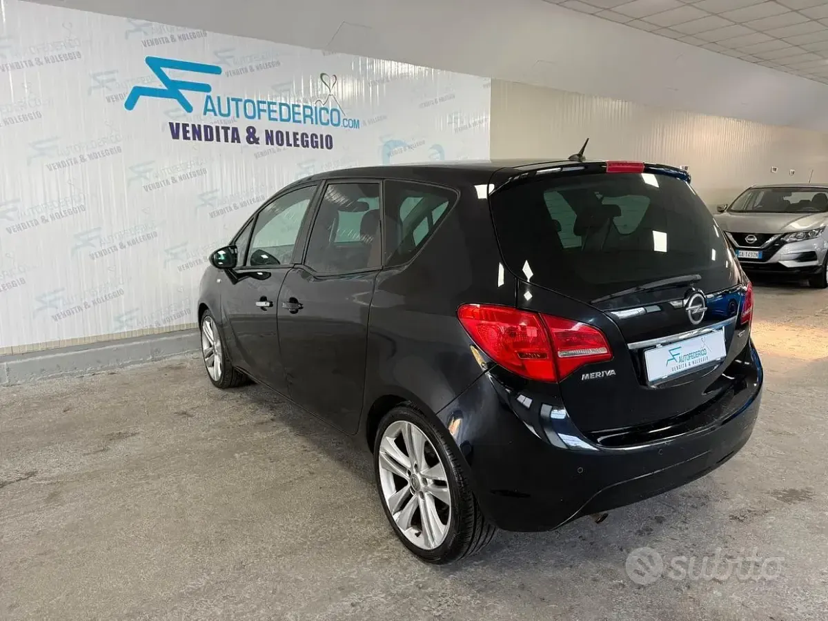 Usata Opel Meriva Cosmo 101 CV (74 kW) 2011 Nero Monovolume