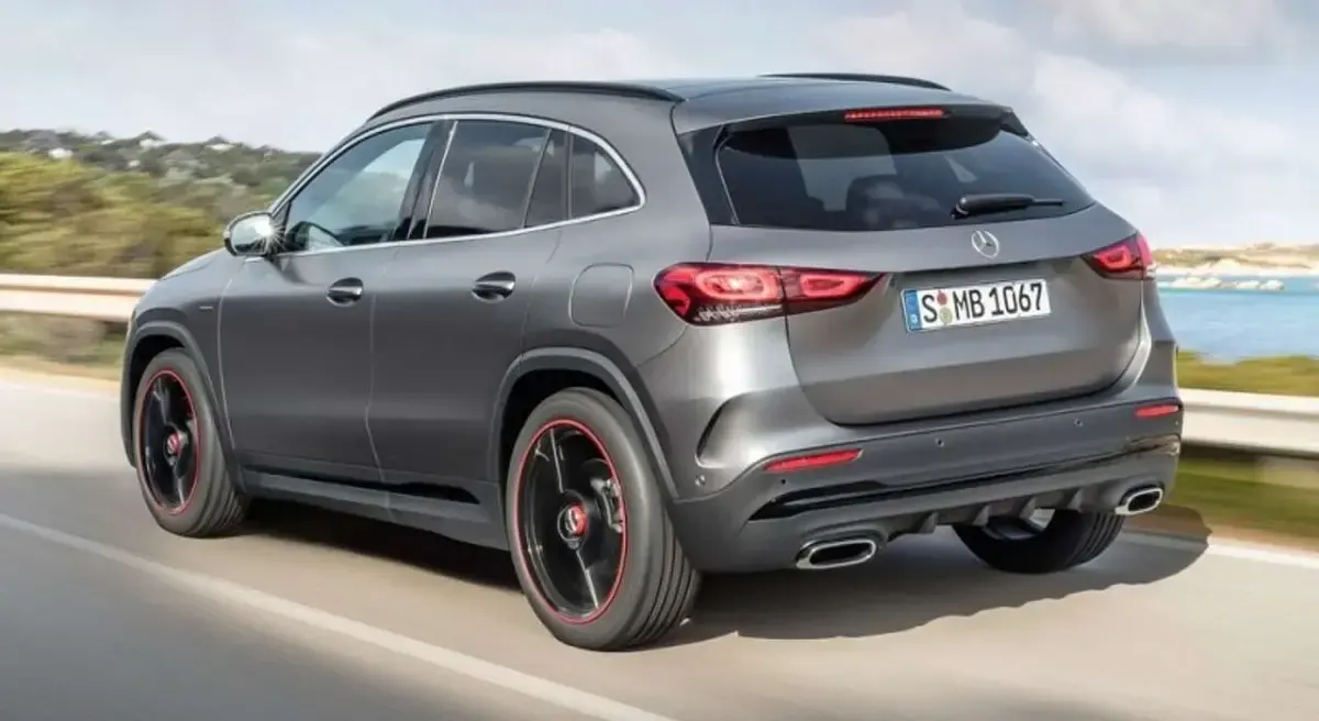 Usata Mercedes GLA200 AMG line 150 CV (110 kW) 2023 Argento SUV