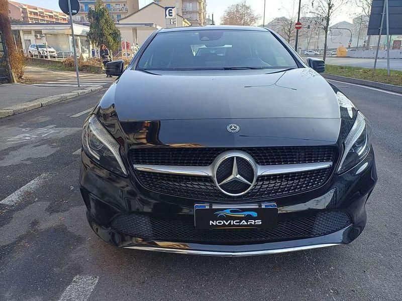 Usata Mercedes A180 Premium 109 CV (80 kW) 2018 Nero notte Berlina