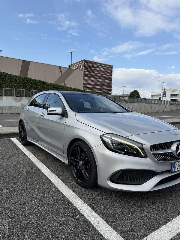 Usata Mercedes A180 Premium 109 CV (80 kW) 2017 Grigio Berlina