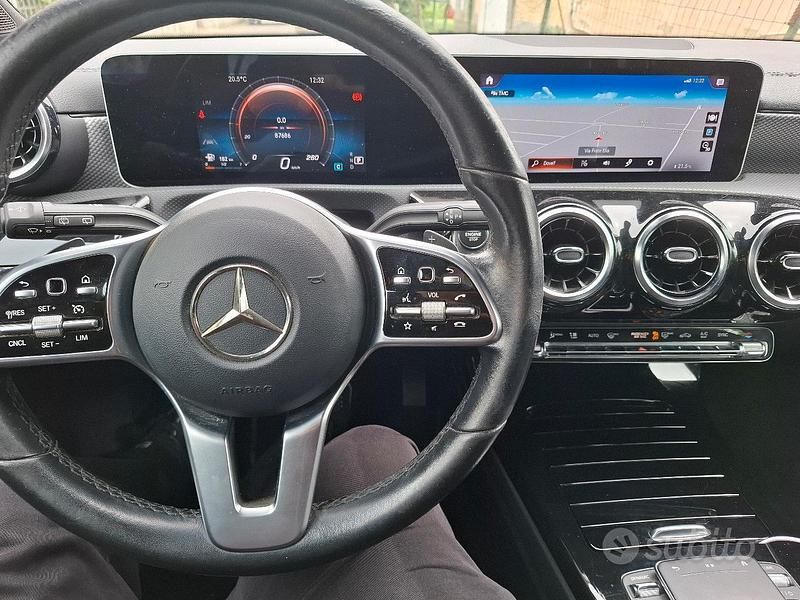 Usata Mercedes CLA200 150 CV (110 kW) 2020 Nero Station wagon