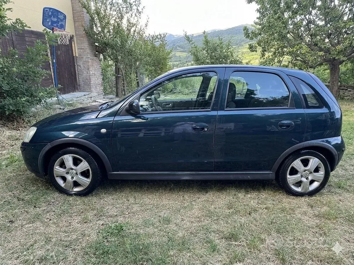 Usata Opel Corsa 69 CV (50 kW) 2004 Blu Utilitaria