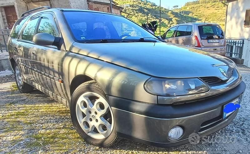 Usata Renault Laguna 64 CV (47 kW) 2000 Grigio Station wagon