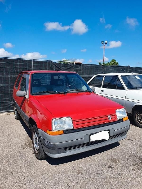Usata Renault R5 46 CV (33 kW) 1990 Rosso Utilitaria