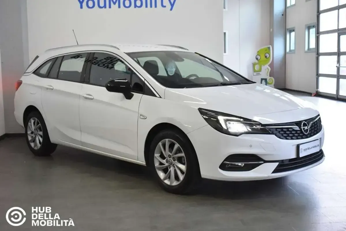 Usata Opel Astra Business 122 CV (89 kW) 2022 Bianco Utilitaria