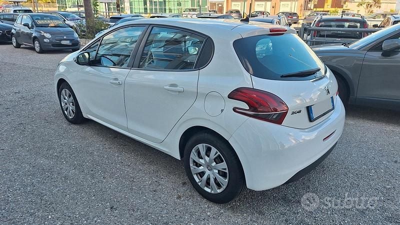 Usata Peugeot 208 Active 101 CV (74 kW) 2019 Bianco Utilitaria