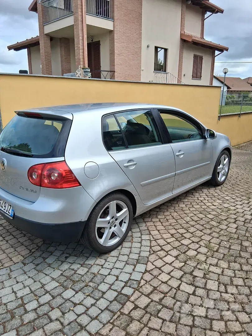 Usata VW Golf V 115 CV (84 kW) 2005 Grigio Utilitaria