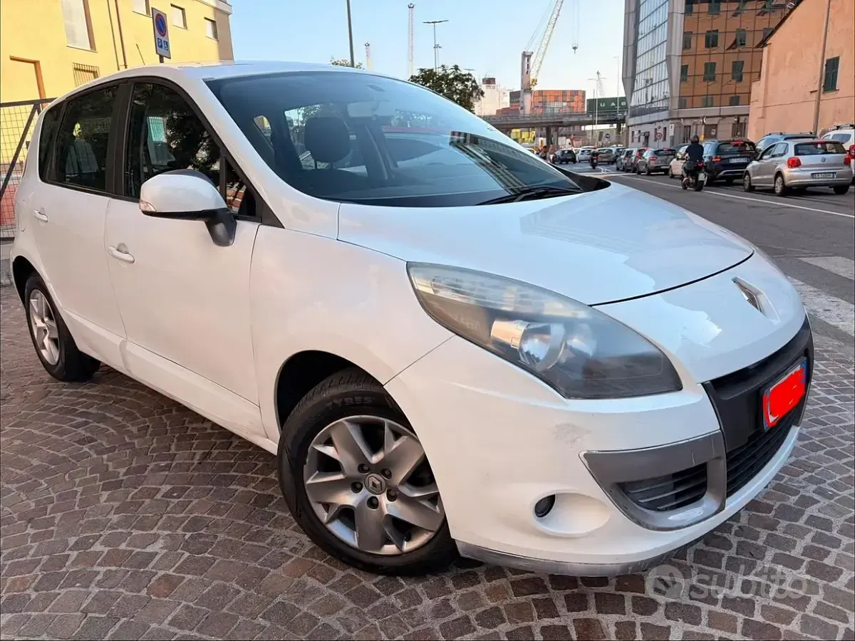 Usata Renault Scénic III Luxe 110 CV (80 kW) 2011 Bianco Monovolume