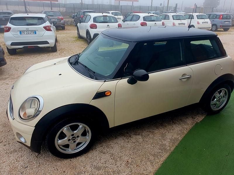 Usata Mini Cooper D 110 CV (80 kW) 2008 Beige Utilitaria