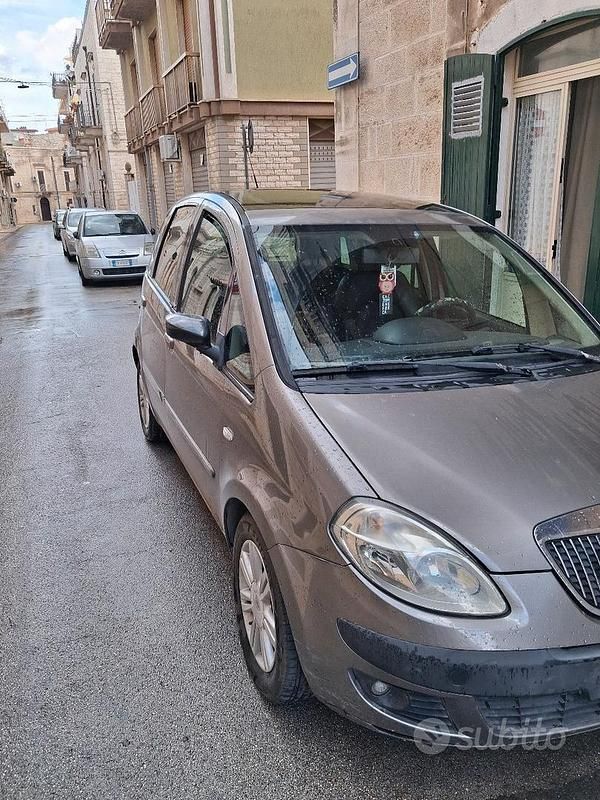 Usata Lancia Musa 69 CV (50 kW) 2005 Marrone Monovolume