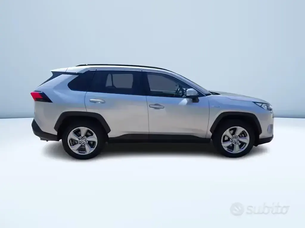 Usata Toyota RAV4 Hybrid 178 CV (130 kW) 2022 Argento metallizzato SUV