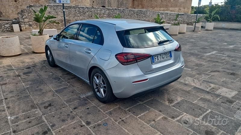 Usata Mercedes A180 136 CV (100 kW) 2019 Grigio Utilitaria