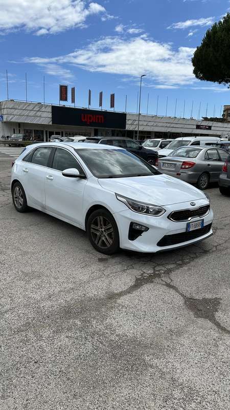 Usata 2019 Kia Ceed Tre volumi | 9900 € (Buon prezzo) - Immagine 1/4