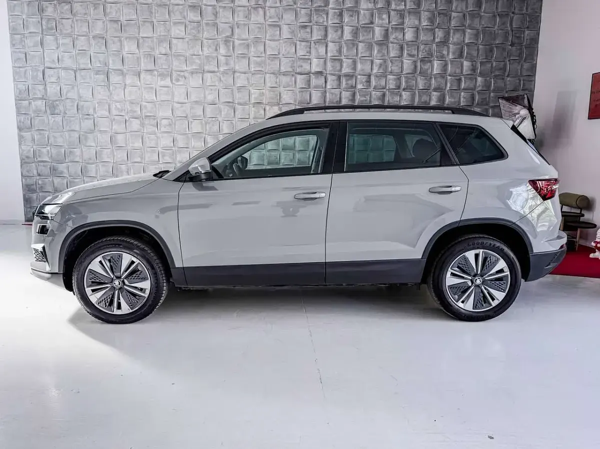 Usata Skoda Karoq Executive 116 CV (85 kW) 2023 Grigio SUV