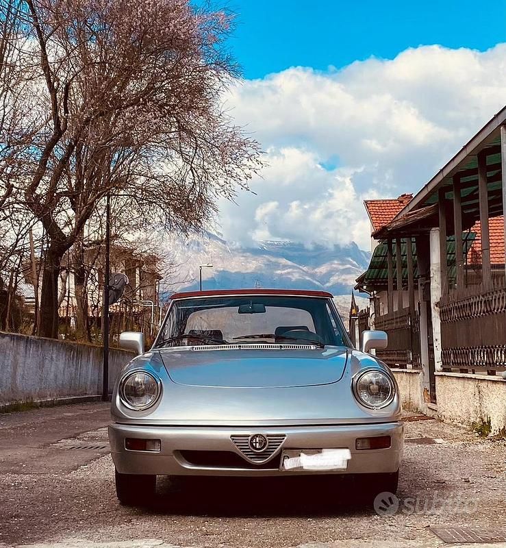 Usata Alfa Romeo Spider 106 CV (77 kW) 1990 Grigio Cabrio