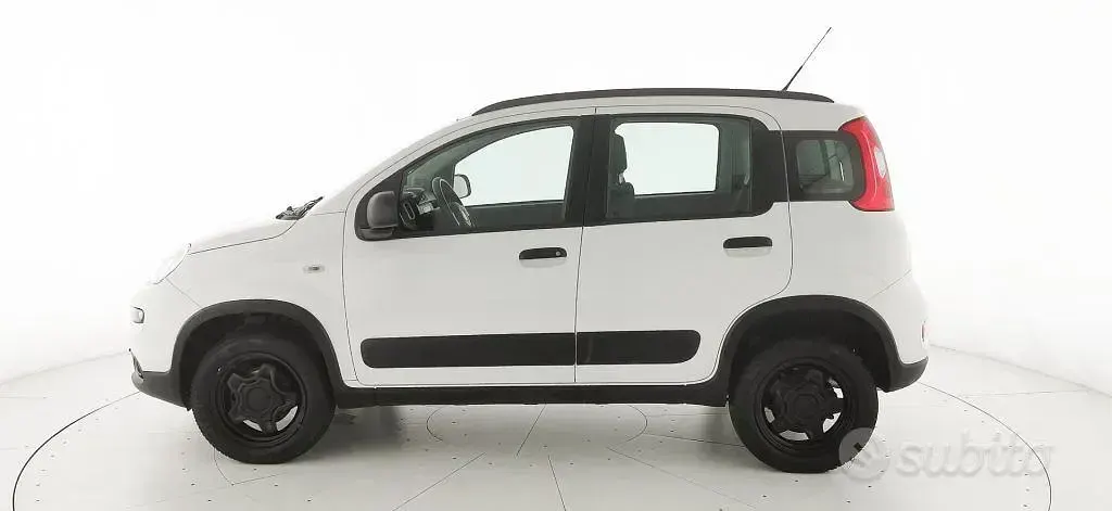 Usata Fiat Panda 4x4 S 84 CV (61 kW) 2019 Bianco pastello Utilitaria