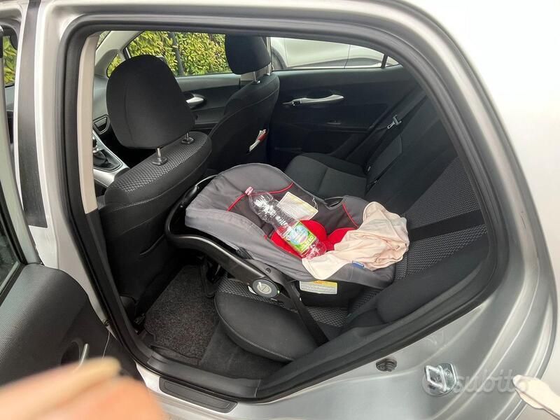 Usata Toyota Auris 90 CV (66 kW) 2012 Argento Berlina