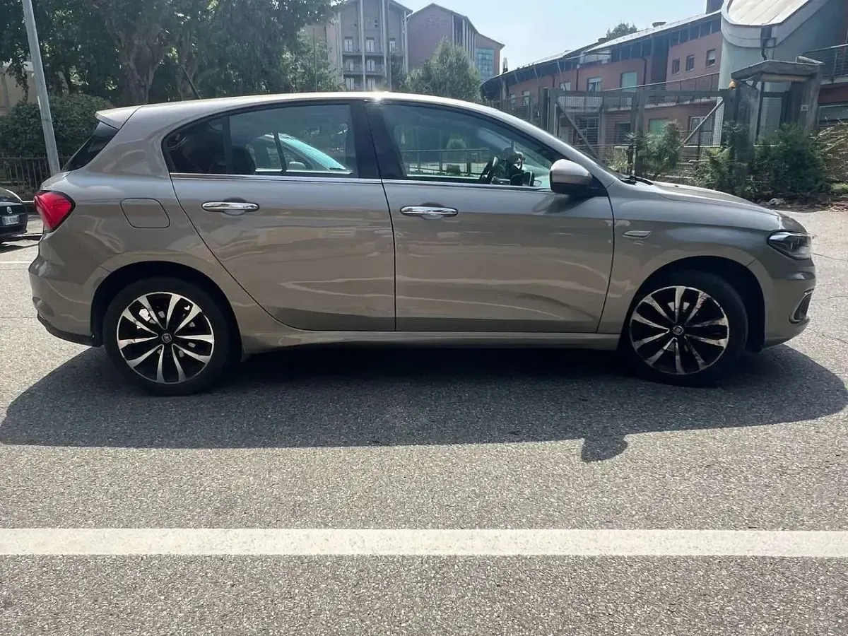 Usata Fiat Tipo Lounge 120 CV (88 kW) 2017 Grigio Berlina