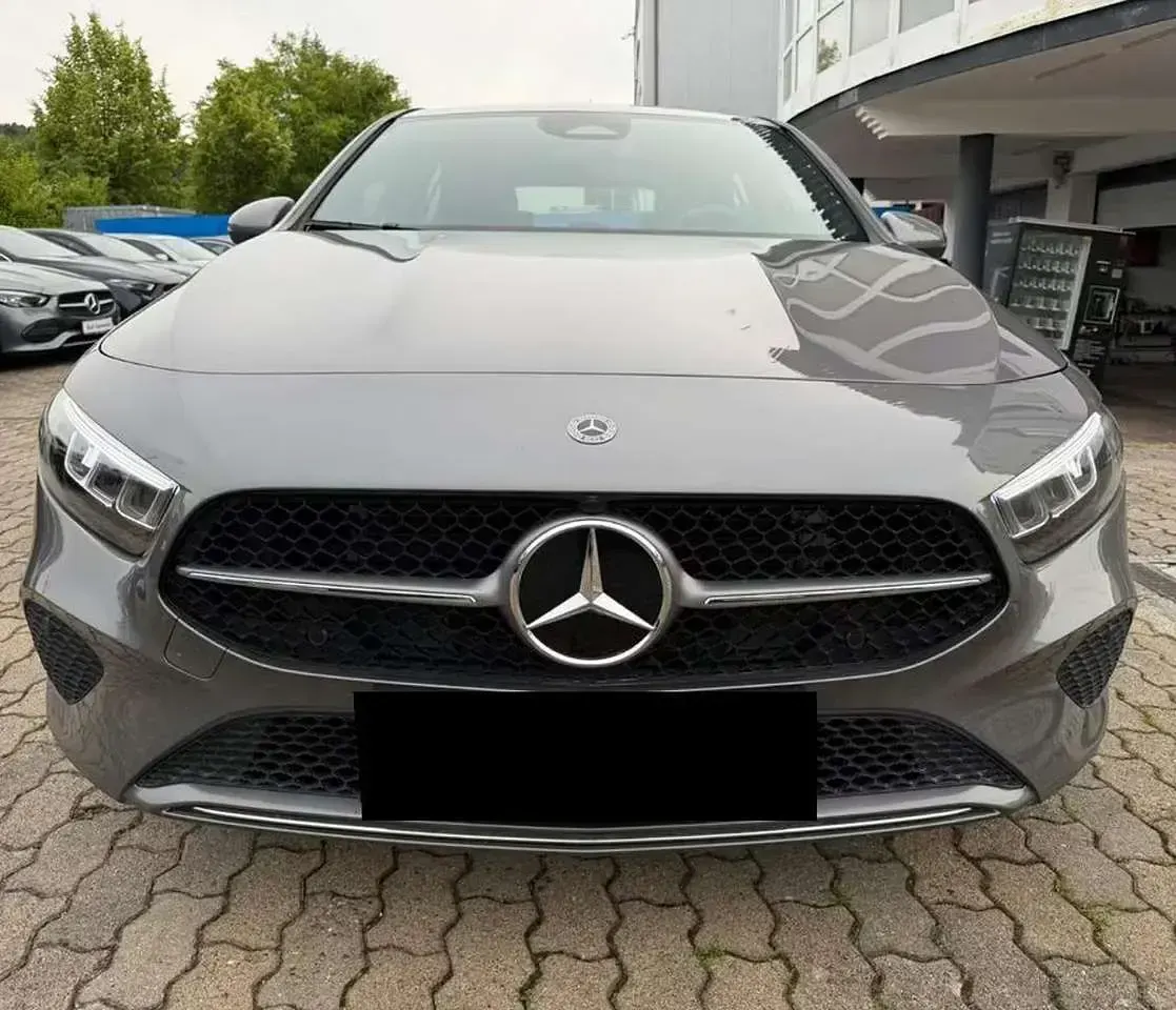 Usata Mercedes A180 Progressive 116 CV (85 kW) 2025 Grigio Berlina