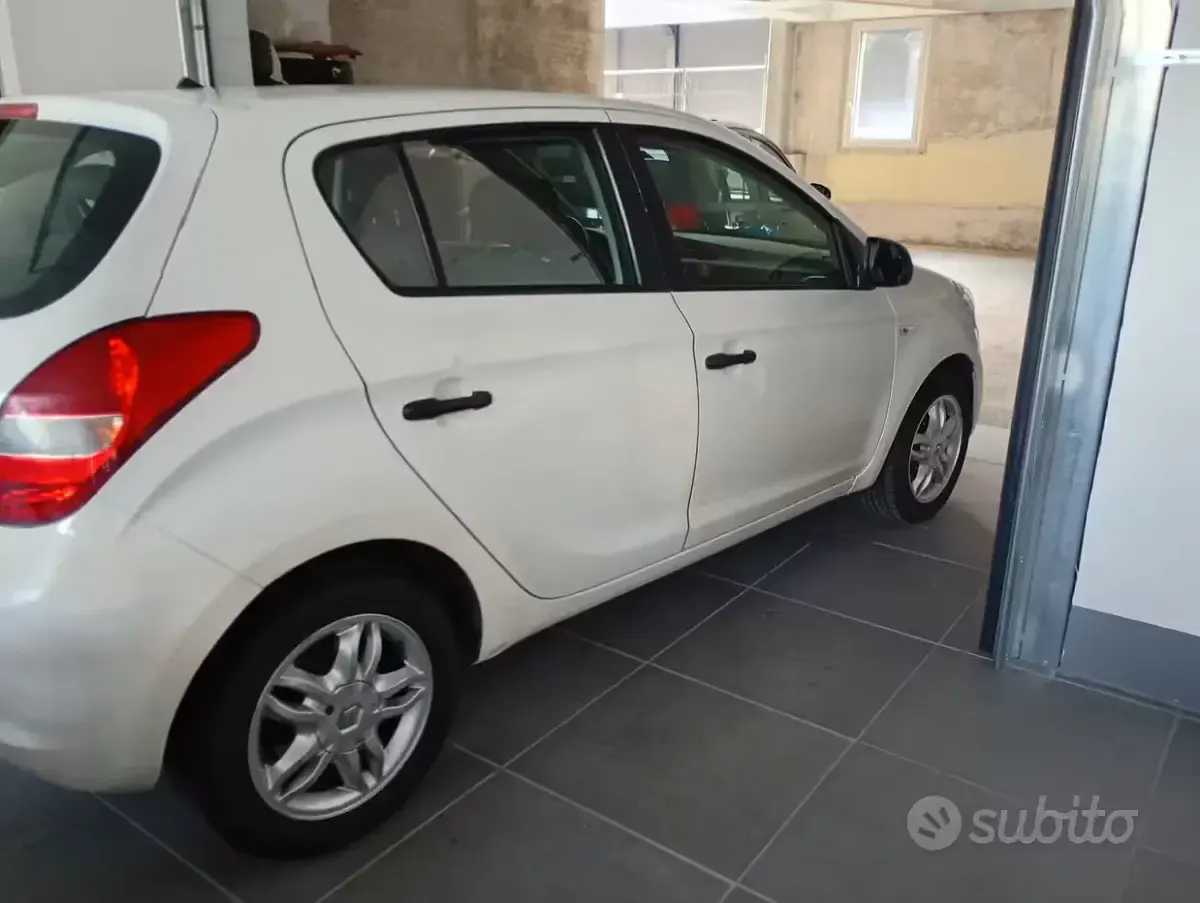 Usata Hyundai i20 Edition 90 CV (66 kW) 2012 Bianco Utilitaria
