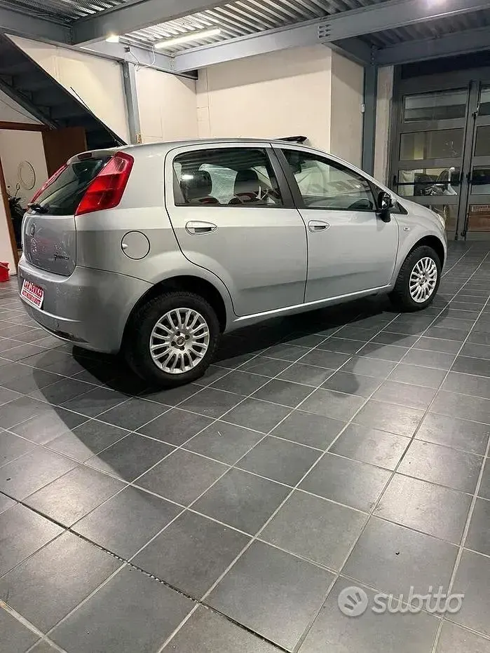 Usata Fiat Grande Punto 77 CV (56 kW) 2010 Grigio Utilitaria