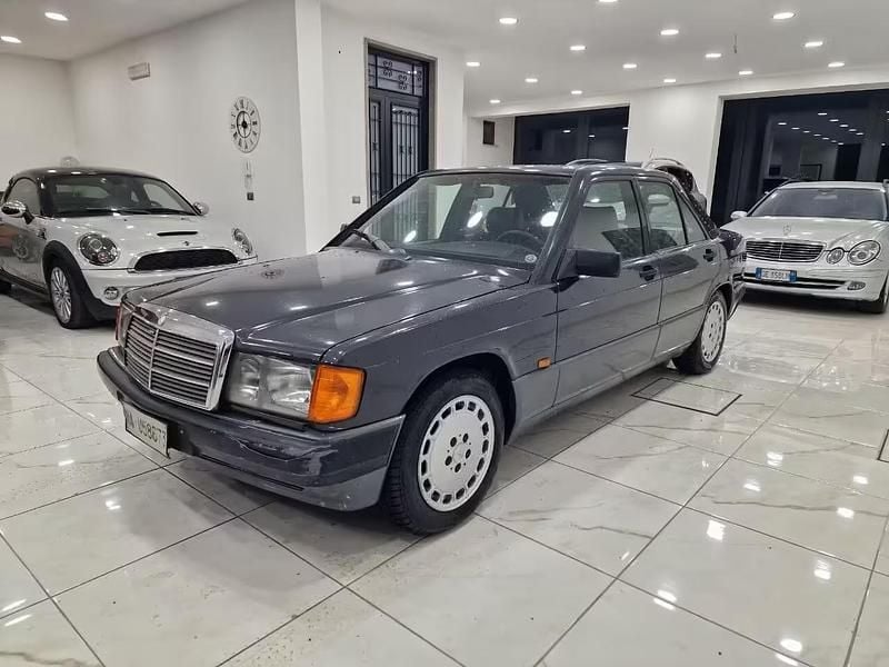 Usata Mercedes 190 104 CV (76 kW) 1990 Nero Berlina