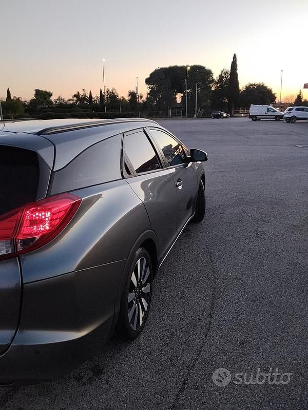 Usata Honda Civic 120 CV (88 kW) 2015 Grigio Station wagon