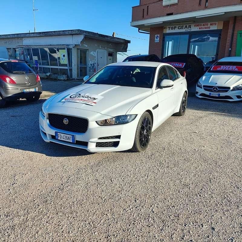 Usata Jaguar XE Portfolio 180 CV (132 kW) 2016 Bianco Berlina