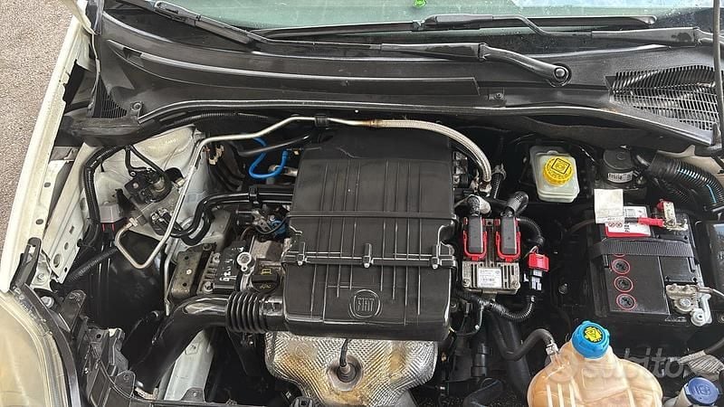 Usata Fiat Grande Punto 60 CV (44 kW) 2013 Bianco Utilitaria