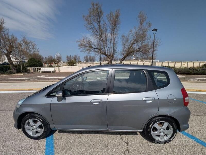 Usata Honda Jazz 78 CV (57 kW) 2006 Grigio Utilitaria