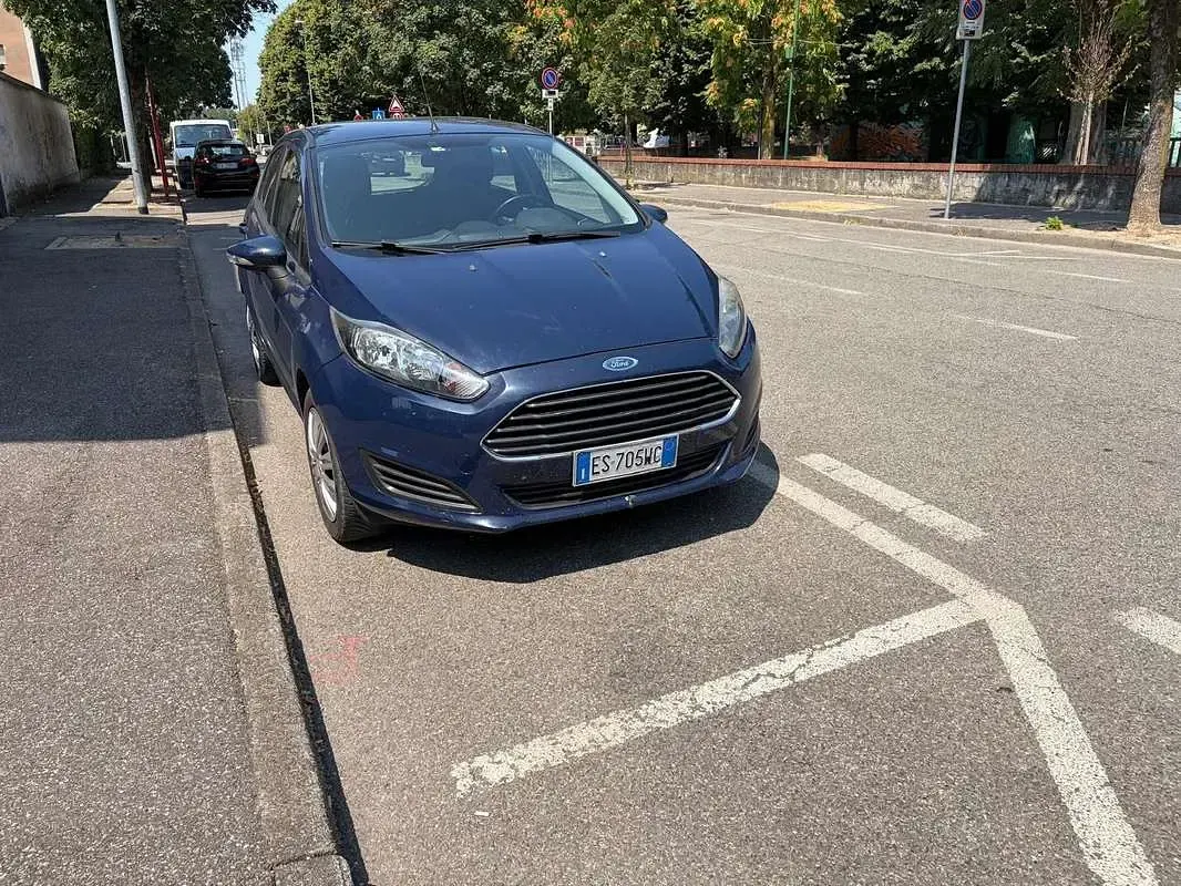 Usata Ford Fiesta 60 CV (44 kW) 2015 Bluazzurro Utilitaria