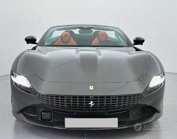 Grigio Usata 2023 Ferrari Roma Cabrio | 268.000 € (Buon prezzo) - Immagine 1/4