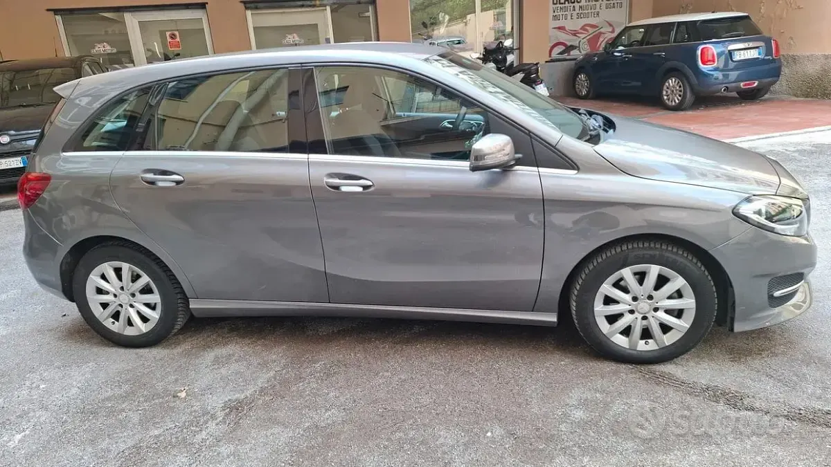 Usata Mercedes B180 Premium 109 CV (80 kW) 2017 Grigio Utilitaria