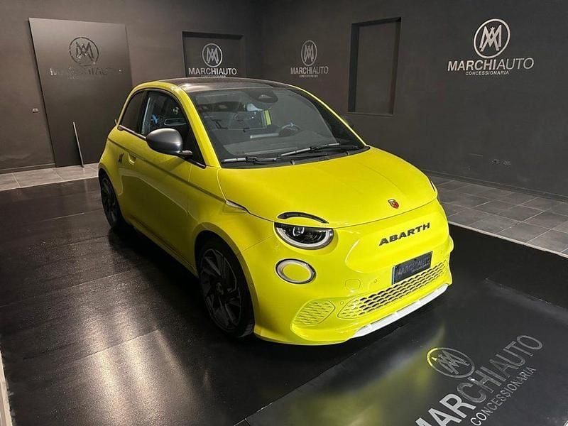Usata Abarth 500e Turismo 114 kW (155 CV) 2024 Verde pastello Utilitaria