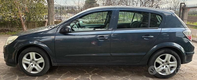 Usata Opel Astra 110 CV (80 kW) 2009 Blu Berlina