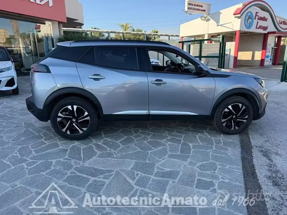 Usata Peugeot 2008 Allure 101 CV (74 kW) 2022 Bianco SUV