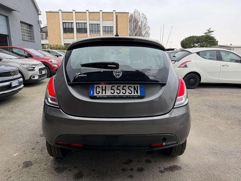 Usata Lancia Ypsilon Silver 69 CV (50 kW) 2022 Grigio Utilitaria