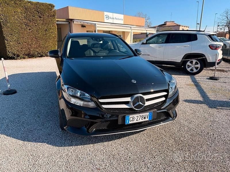 Usata Mercedes C180 Executive 122 CV (89 kW) 2020 Nero Station wagon
