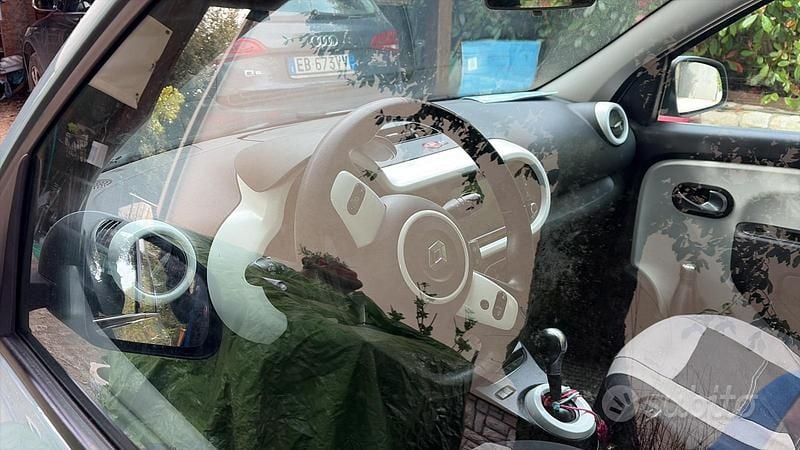 Usata Renault Twingo 60 kW (82 CV) 2021 Blu Utilitaria
