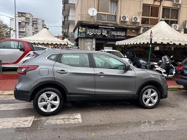 Usata Nissan Qashqai 160 CV (117 kW) 2020 Grigio SUV