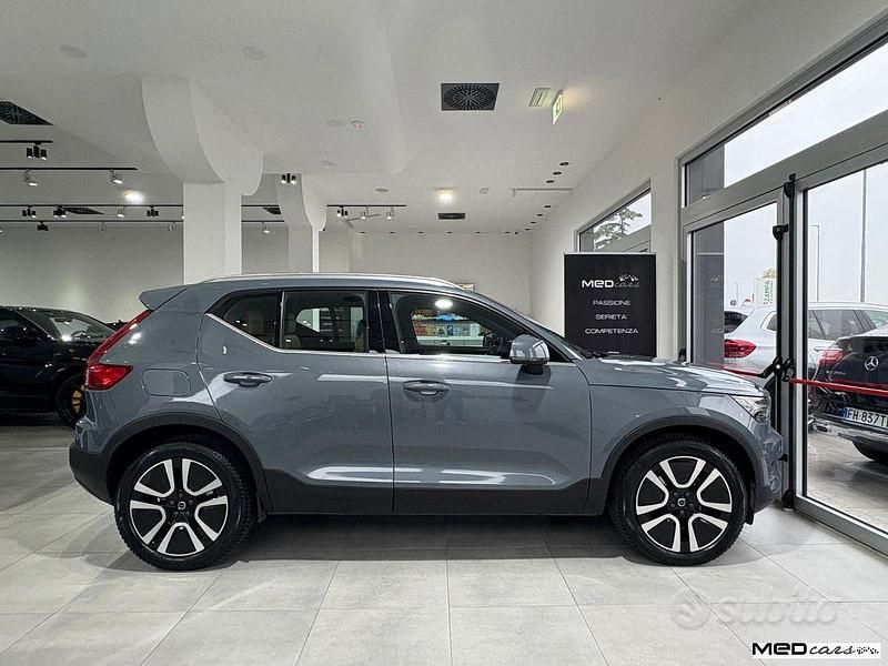 Grigio Usata 2022 Volvo XC40 Inscription SUV | 29.900 € (Cara) - Immagine 1/4