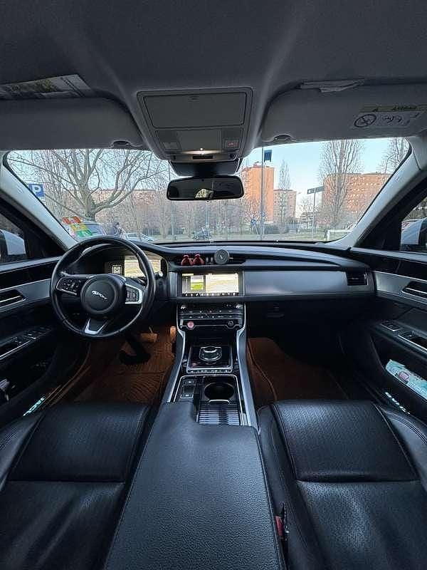 Usata Jaguar XF Business Edition 241 CV (177 kW) 2018 Bianco Berlina