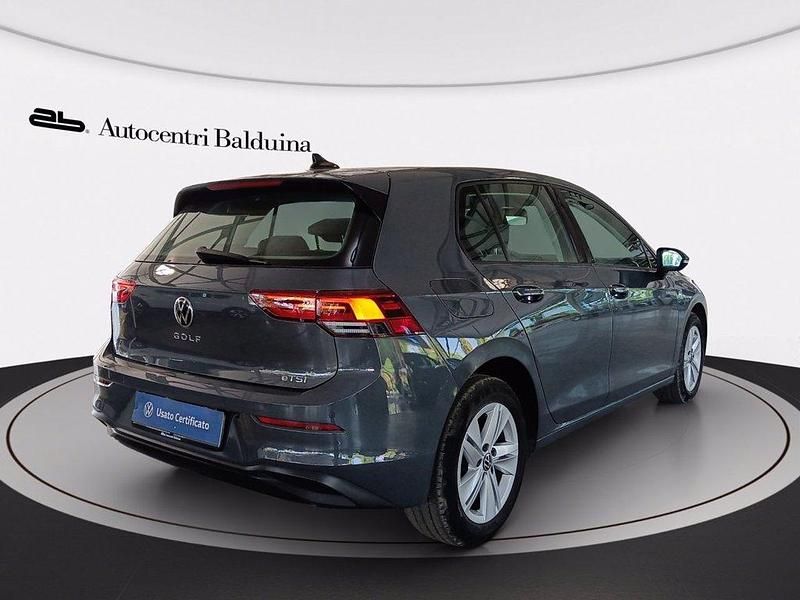 Usata VW Golf VIII Life 110 CV (80 kW) 2022 Dolphin grey Berlina