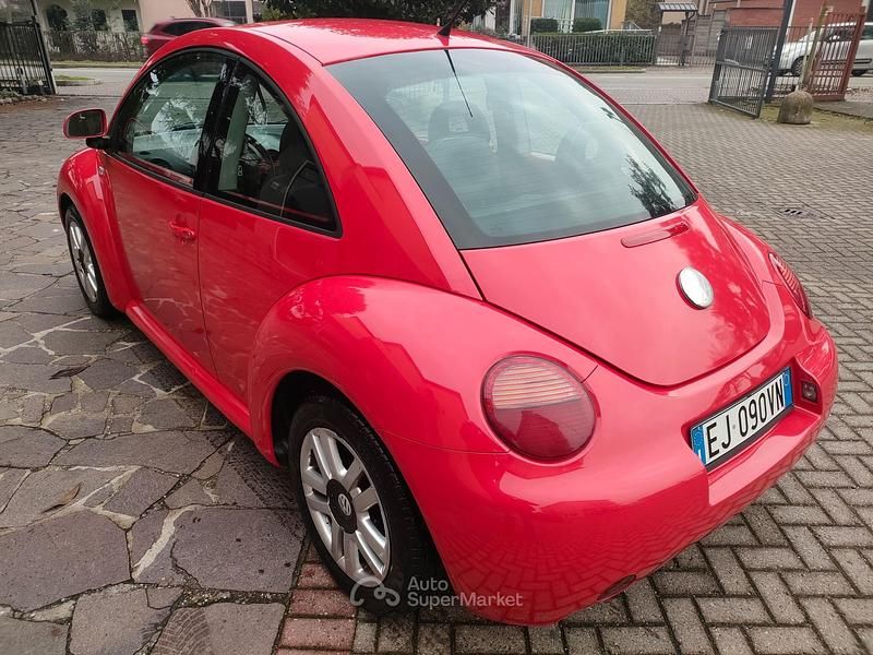 Usata VW New Beetle 116 CV (85 kW) 1999 Rosso Utilitaria