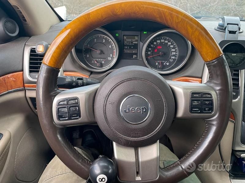 Usata Jeep Grand Cherokee Overland 241 CV (177 kW) 2011 Grigio SUV