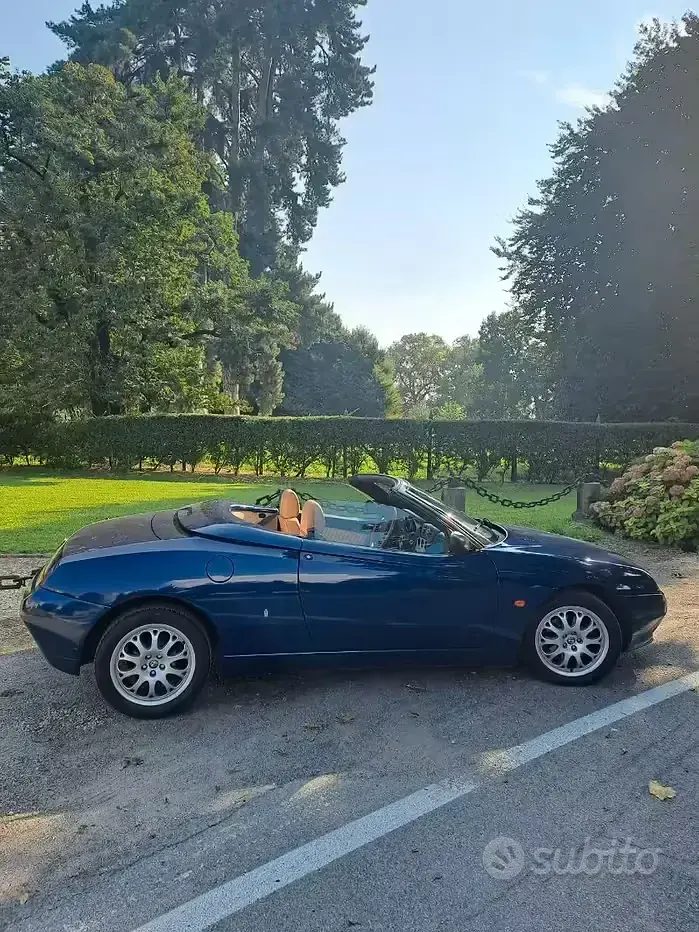 Usata Alfa Romeo Spider 150 CV (110 kW) 2002 Blu/azzurro Cabrio